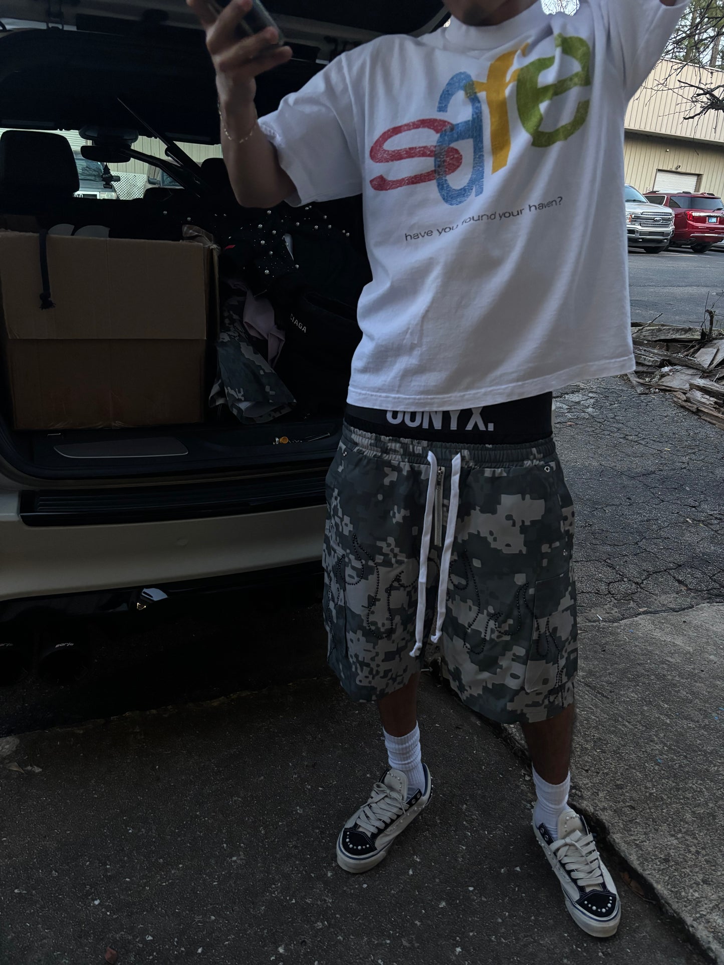 ONYX WAISTBAND CARGO SHORTS IN MILITARY CAMO