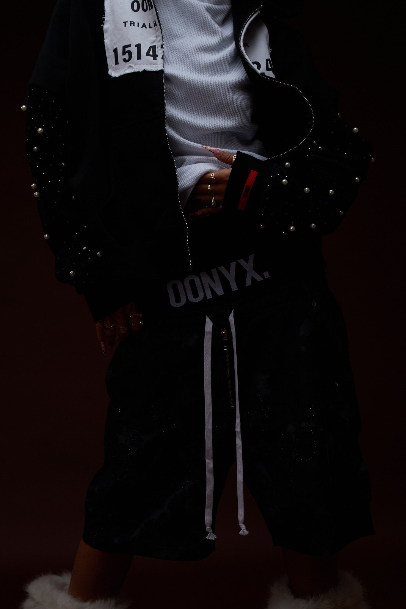 ONYX WAISTBAND CARGO SHORTS IN BLACK CAMO