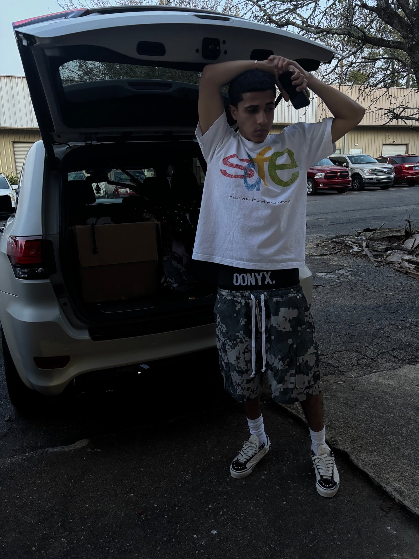 ONYX WAISTBAND CARGO SHORTS IN MILITARY CAMO