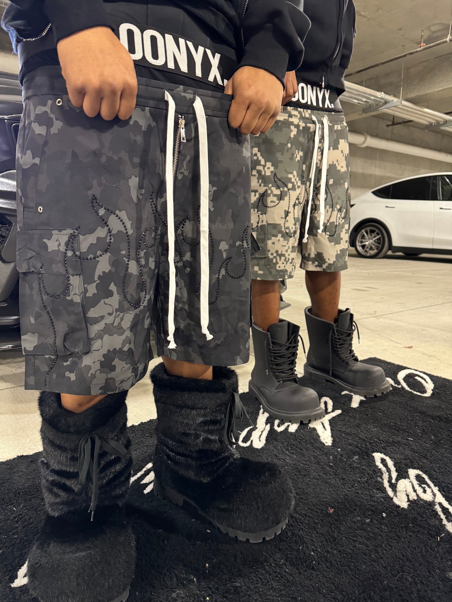 ONYX WAISTBAND CARGO SHORTS IN MILITARY CAMO