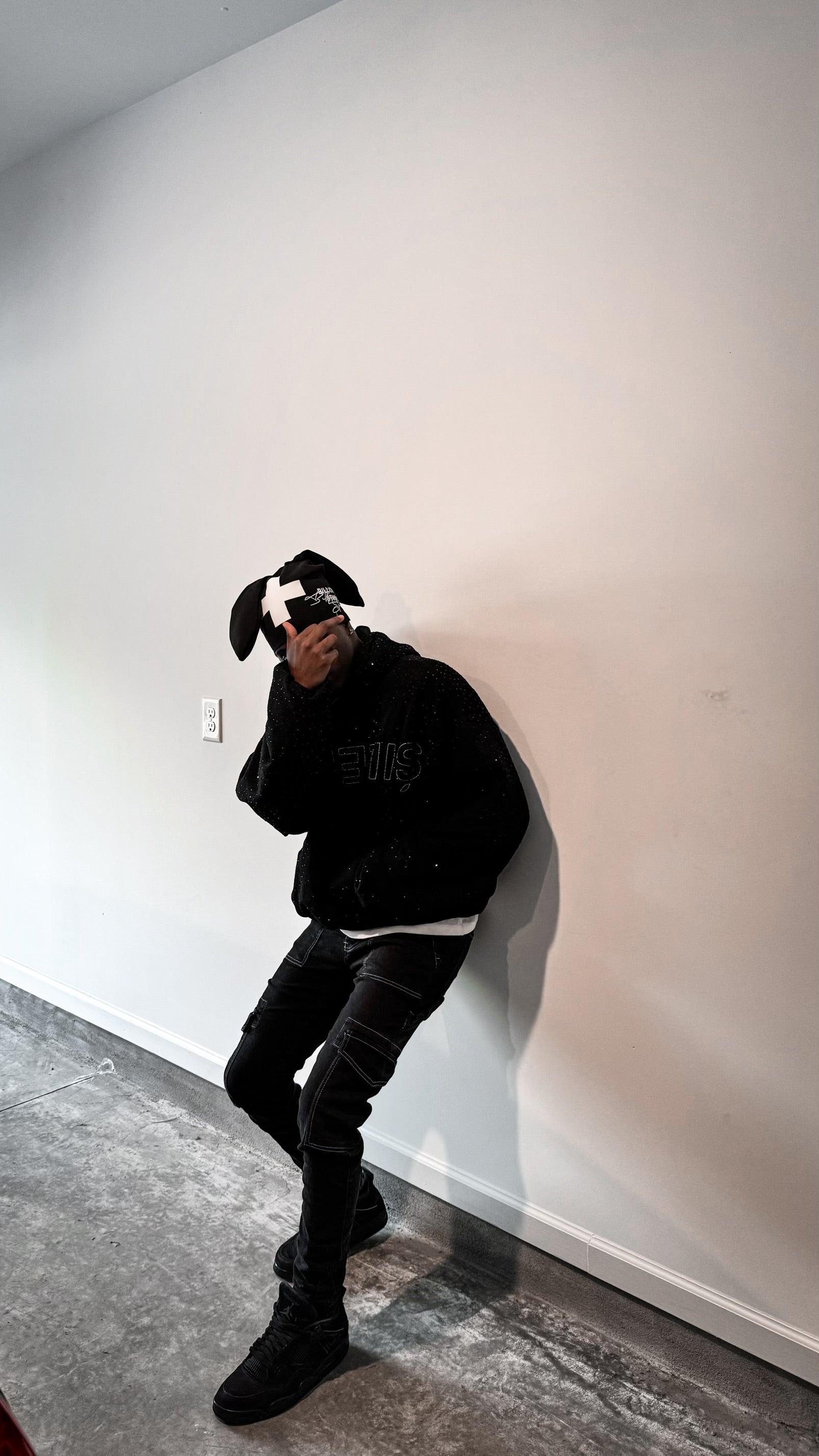 ONYX VVS RHINESTONE HOODIE IN BLACK